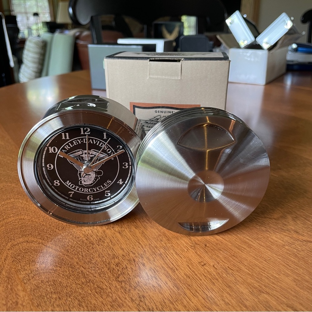 Harley-Davidson Genuine V-Twin Piston Desk Clock New In Box 99201-03V - Rare